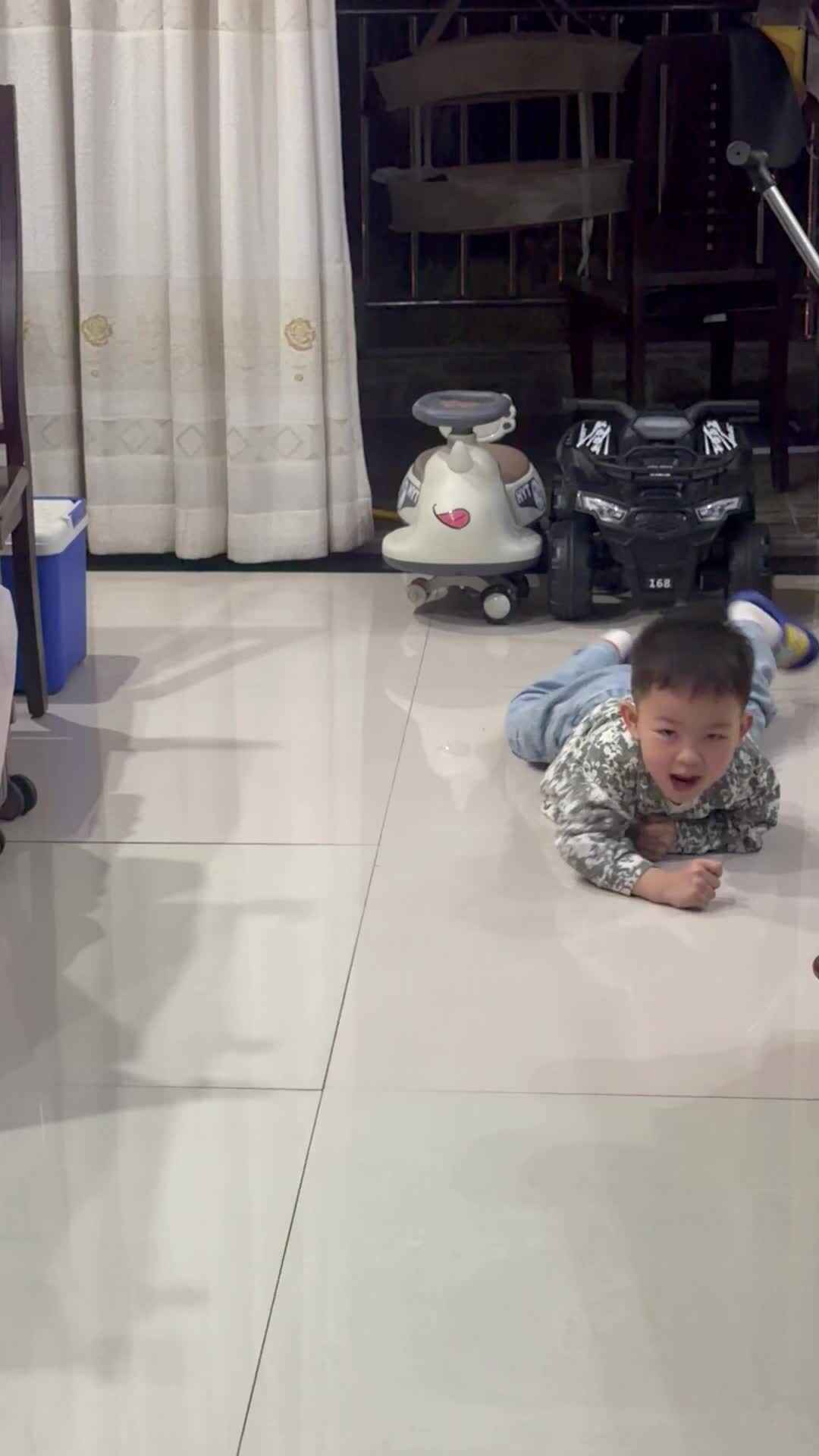 2026年4月26日   黄钇然  体能锻炼《匍匐前进》家庭闯关练习