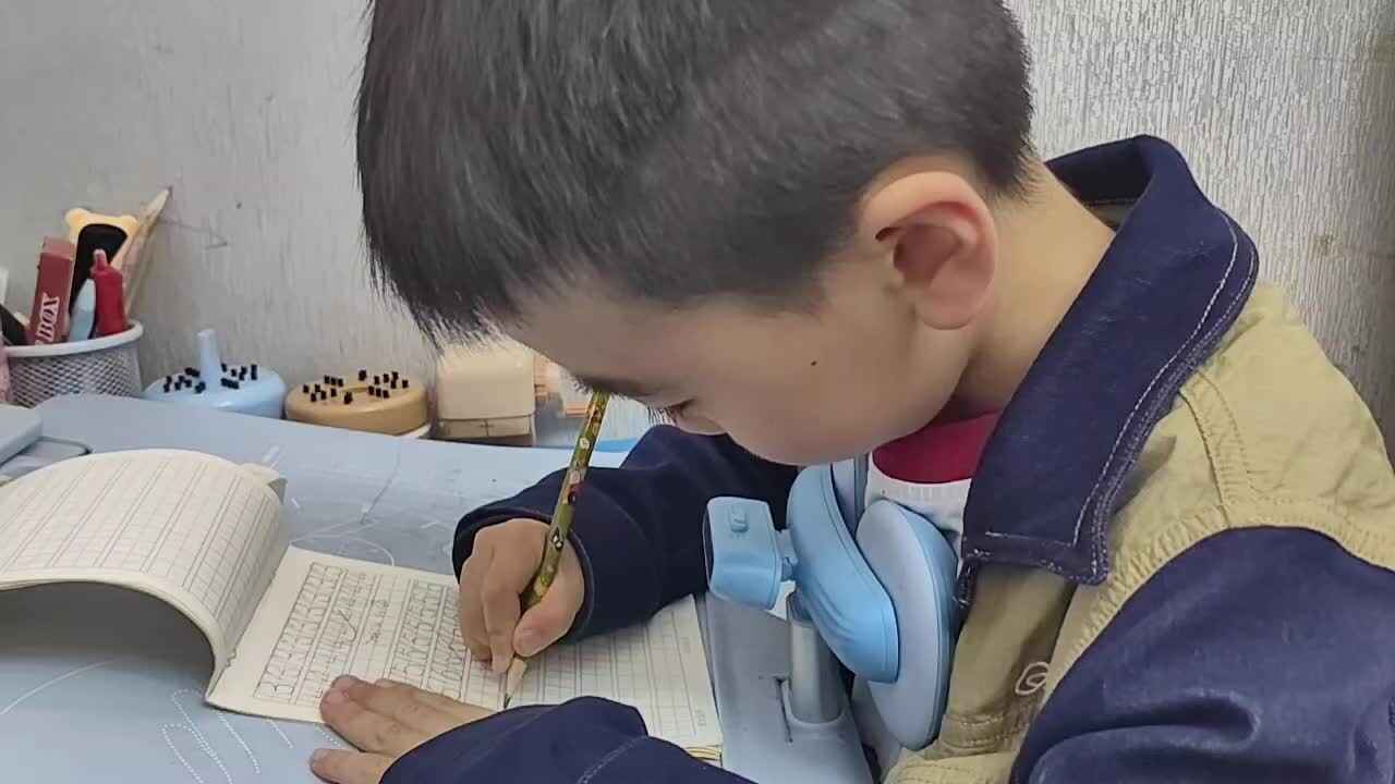 大A班蒋熠_20260415_书写数字《17   18》.mp4