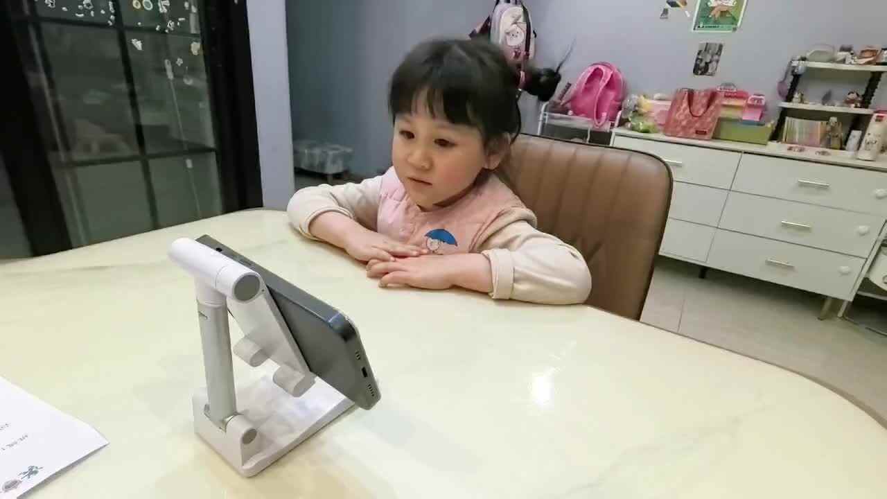 观看视频《贪吃的小猫》89095.mov