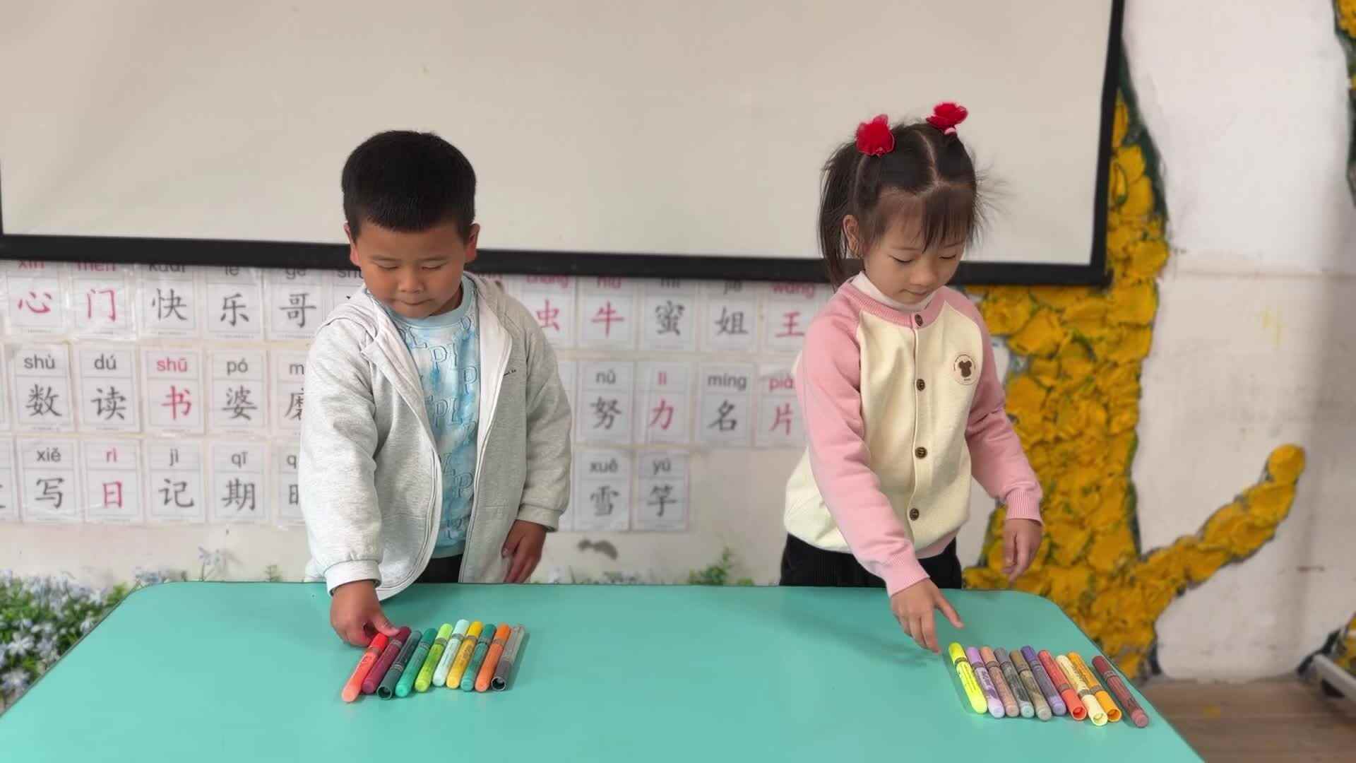 2026.4.22 实验大班付康岐、陈锦汐——《立彩笔挑战》