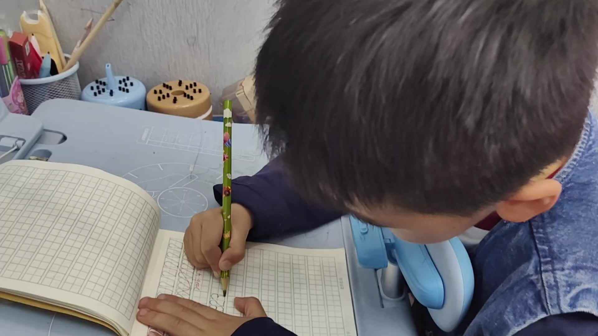 大A班蒋熠_20260422_书写数字《23   24》.mp4