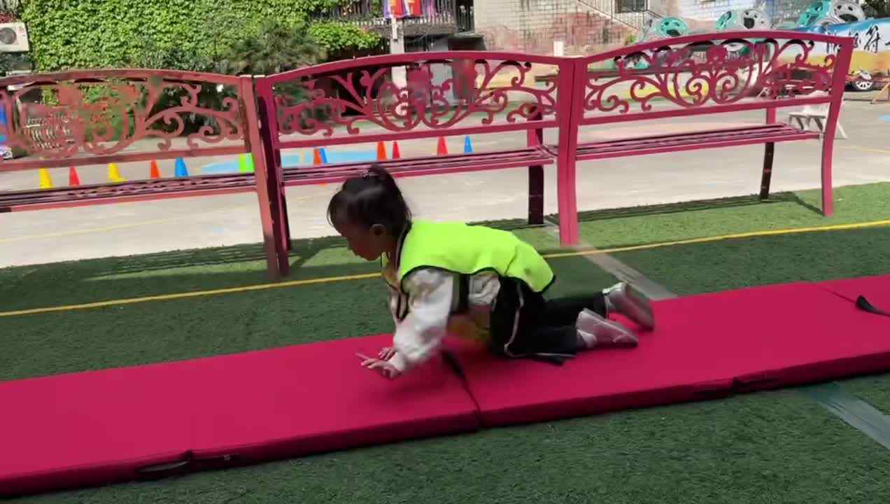 2026.4.10实验小班4号王艺霖体能活动