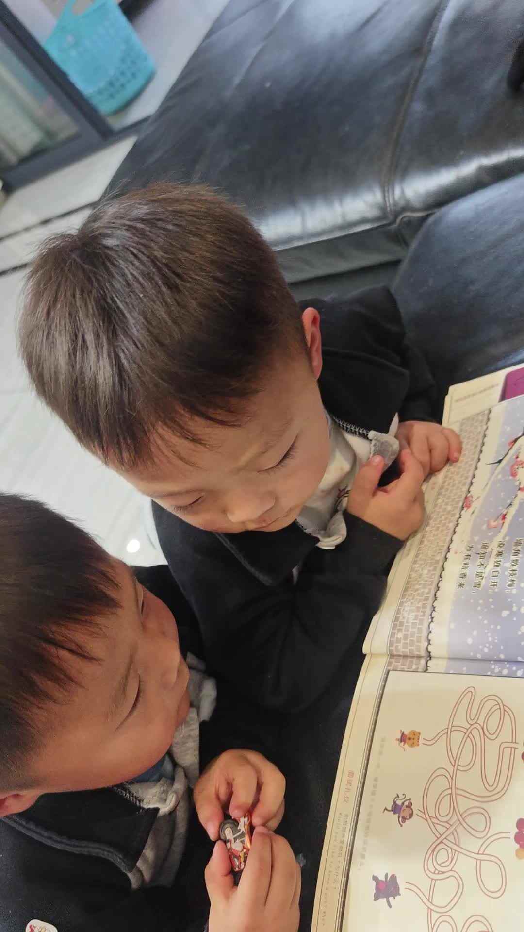 2026 4 15刘佳铭and刘佳锐阅读古诗《梅花》家庭闯关练习