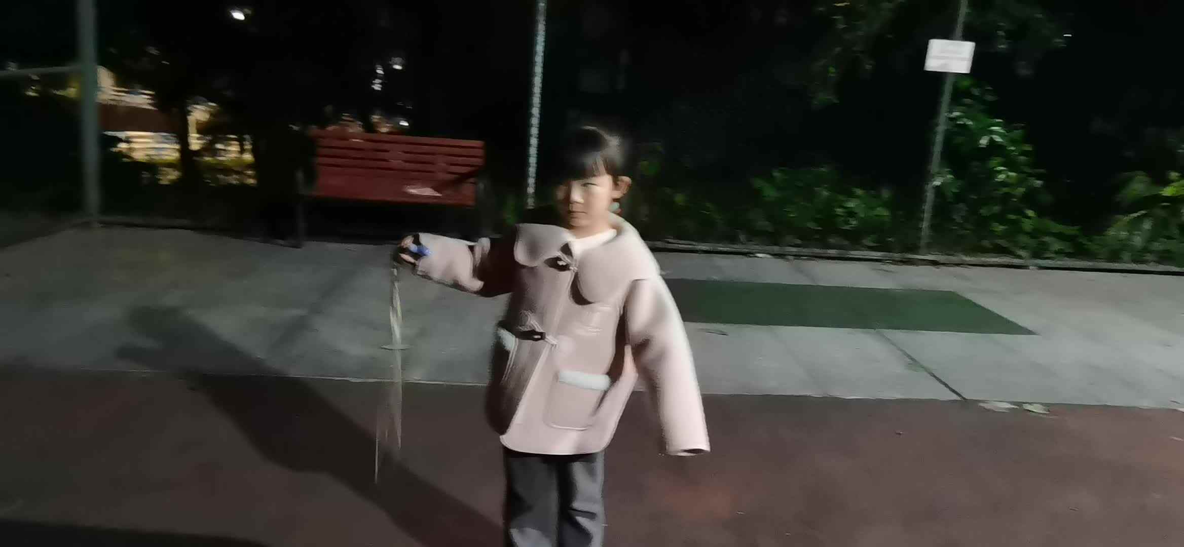 实验大班马司雨练习单手舞绳