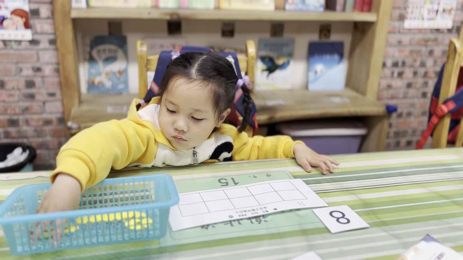 2026.4.1 实验中班  谢屿洛《按数取物》.mp4