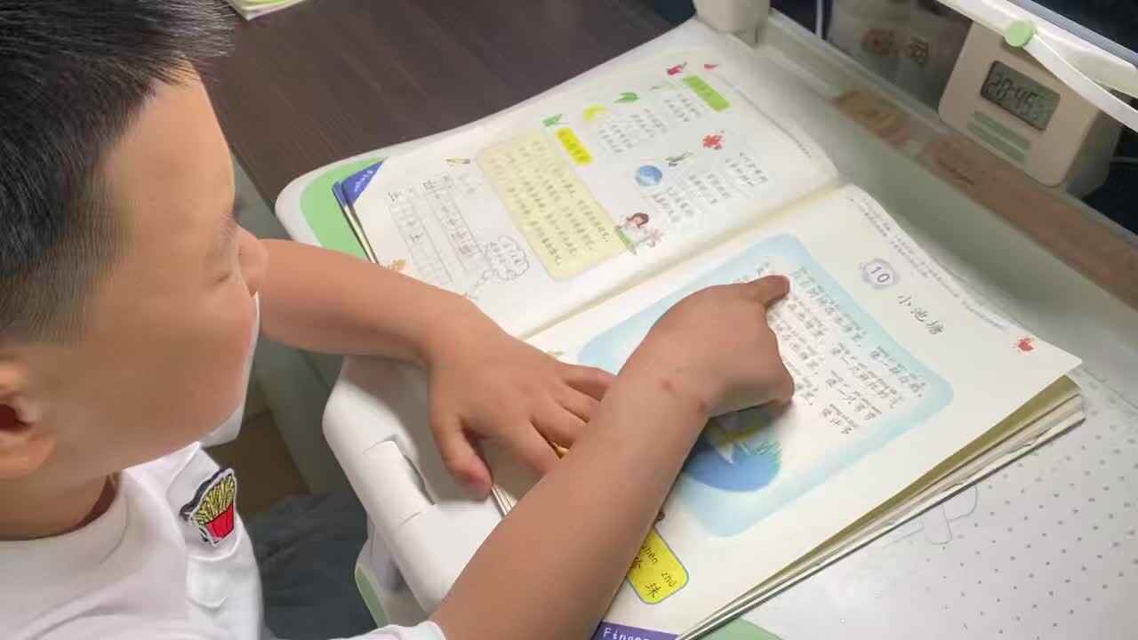 ⁣⁣⁣⁣大B班吕子垚指读小池塘（2026.4.27）.mp4