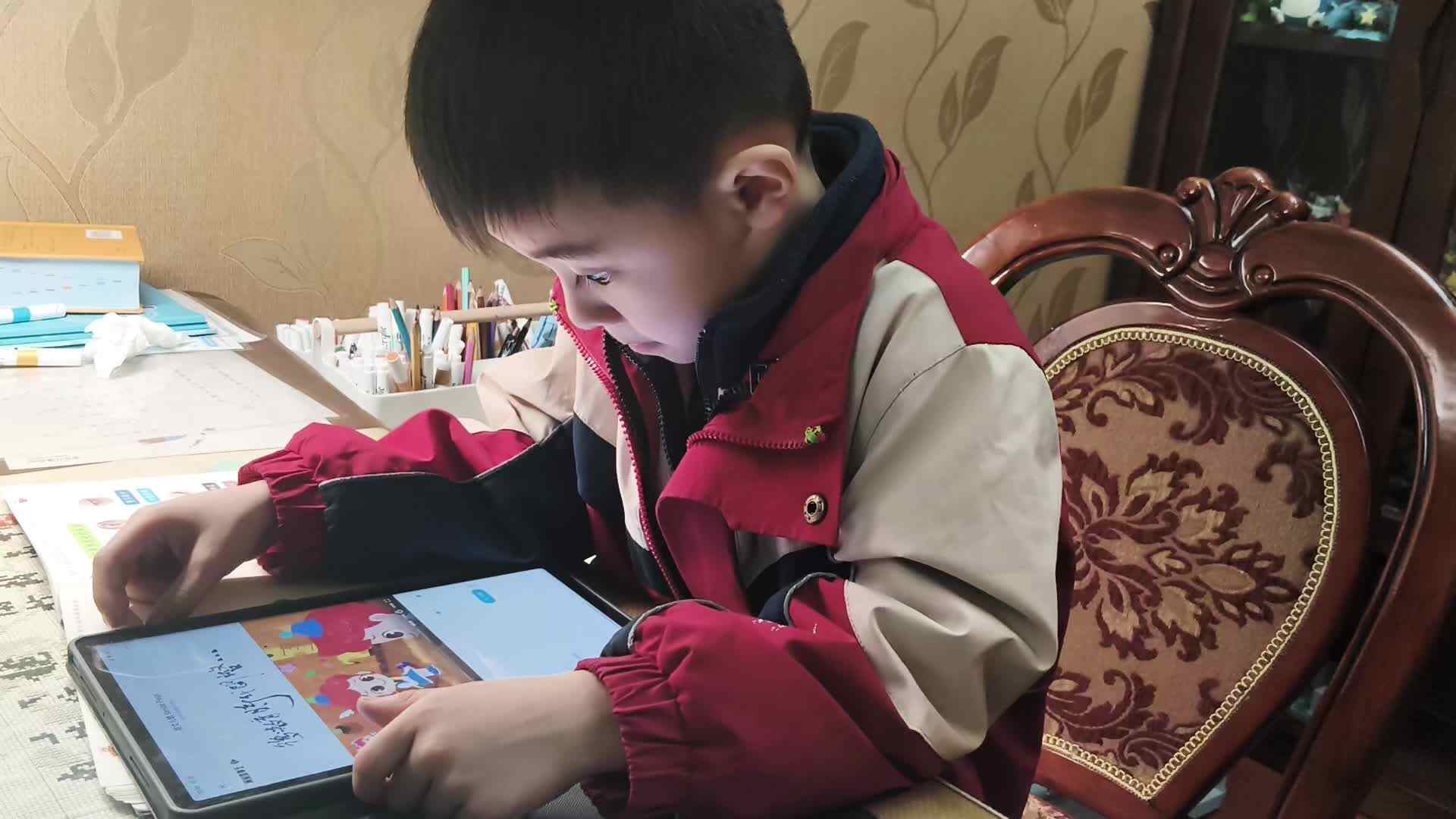 学b刘倬宇看英语视频20260401.mp4