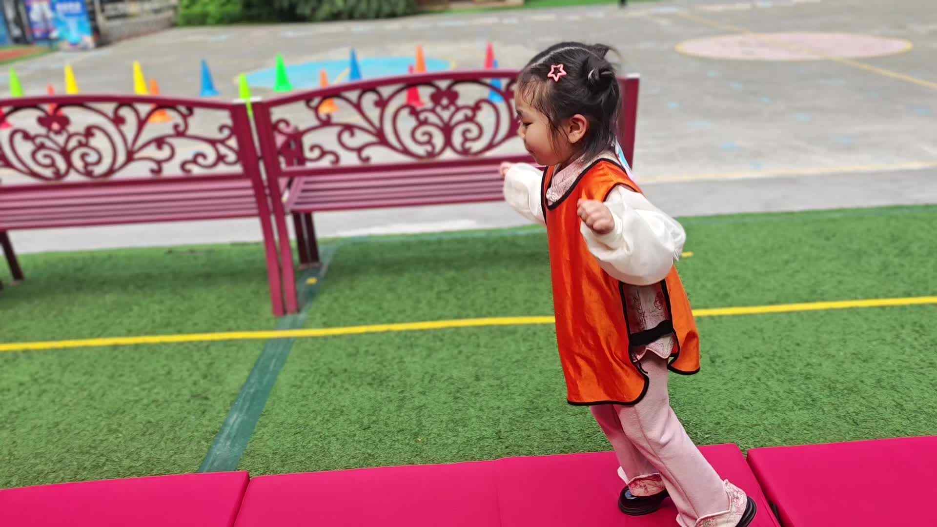 2026.4.9  实验中班 张笑笑 《体智能》.mp4