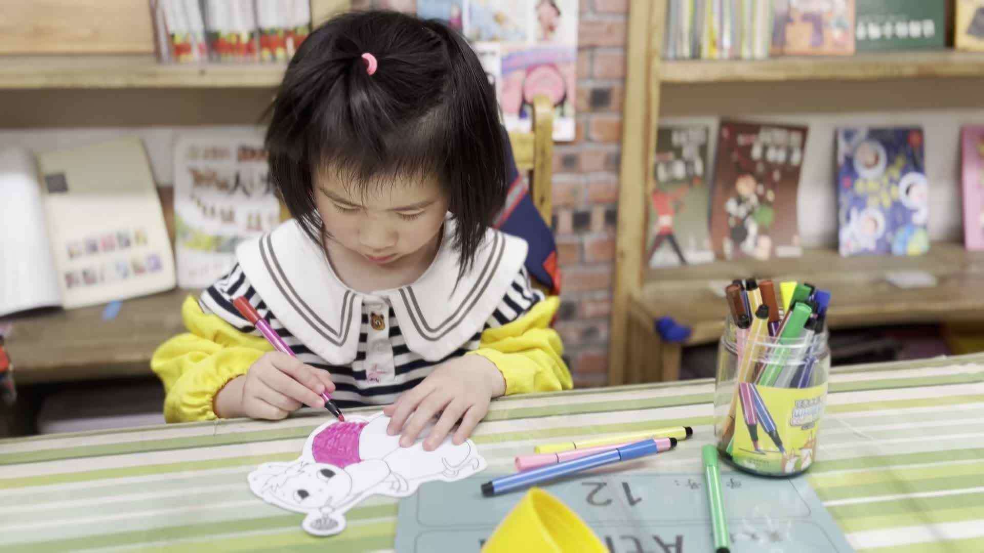 2026.4.17  易诗淳  美工《五彩的泡泡世界》.mp4