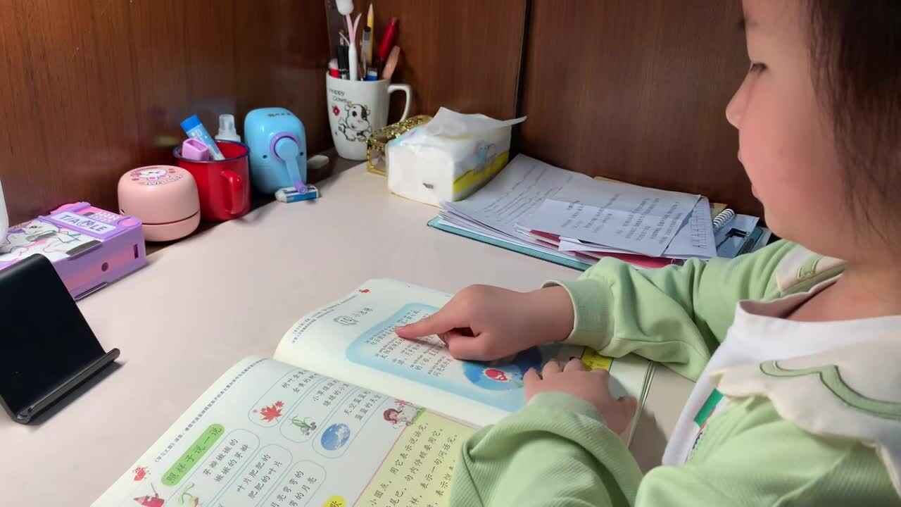 4.27学前A班赵欣奕指读识字书第34页