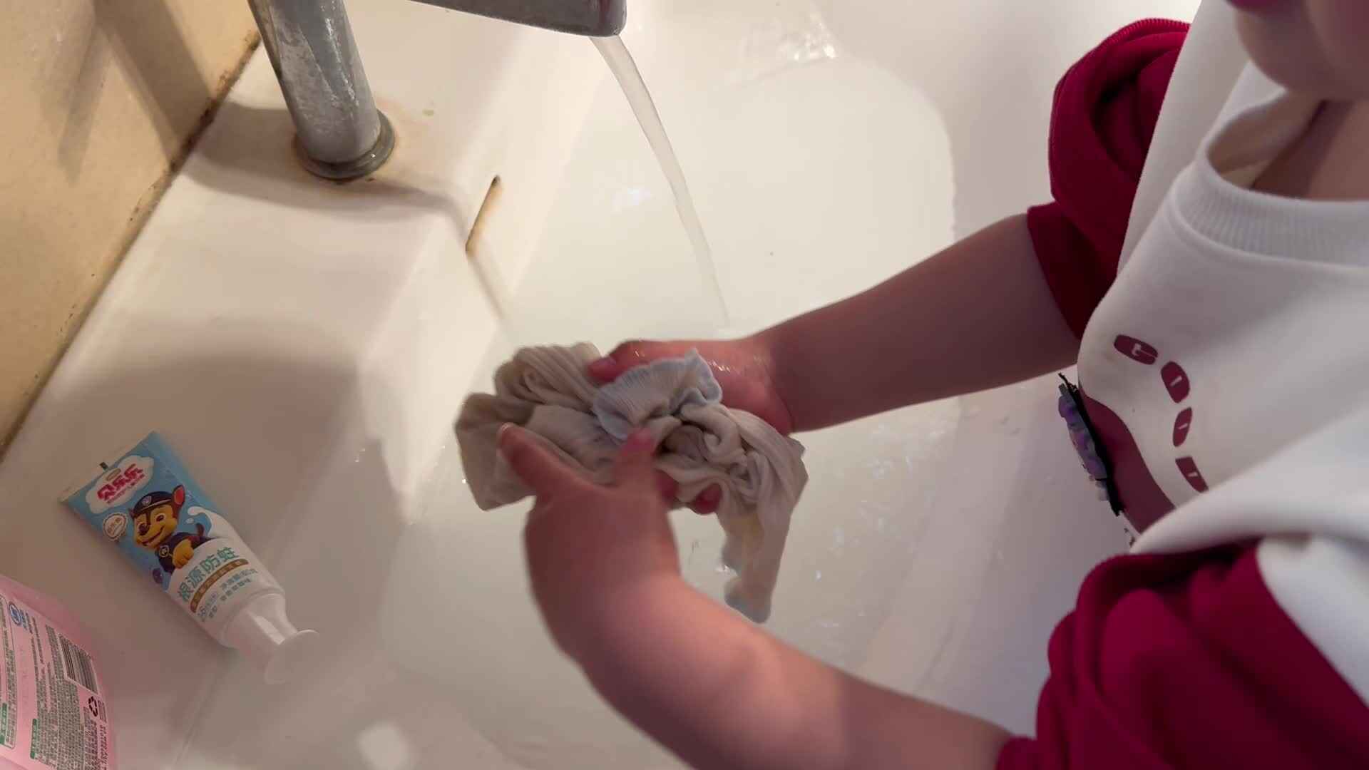 2026.4.8大A班唐翊宁生活劳动日记～洗袜子打卡