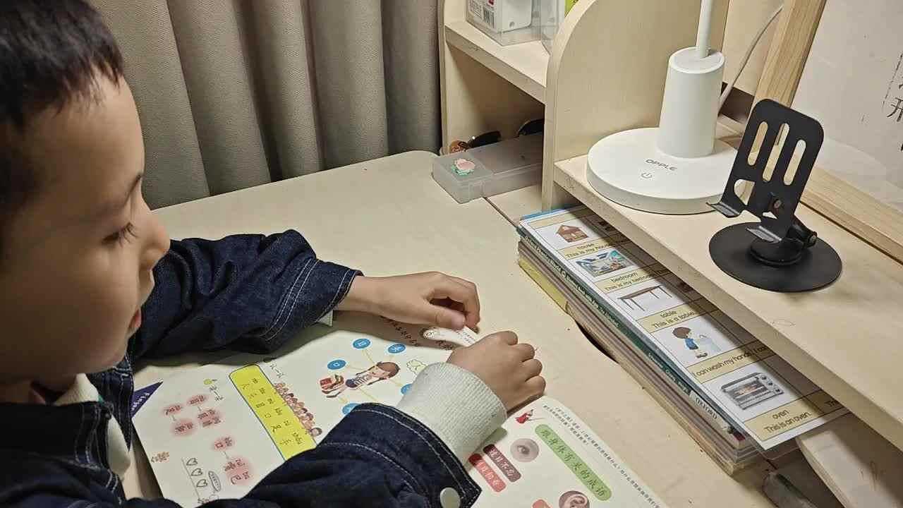 ⁣⁣2026.4.1学B班 王千与 读《语言书25页》