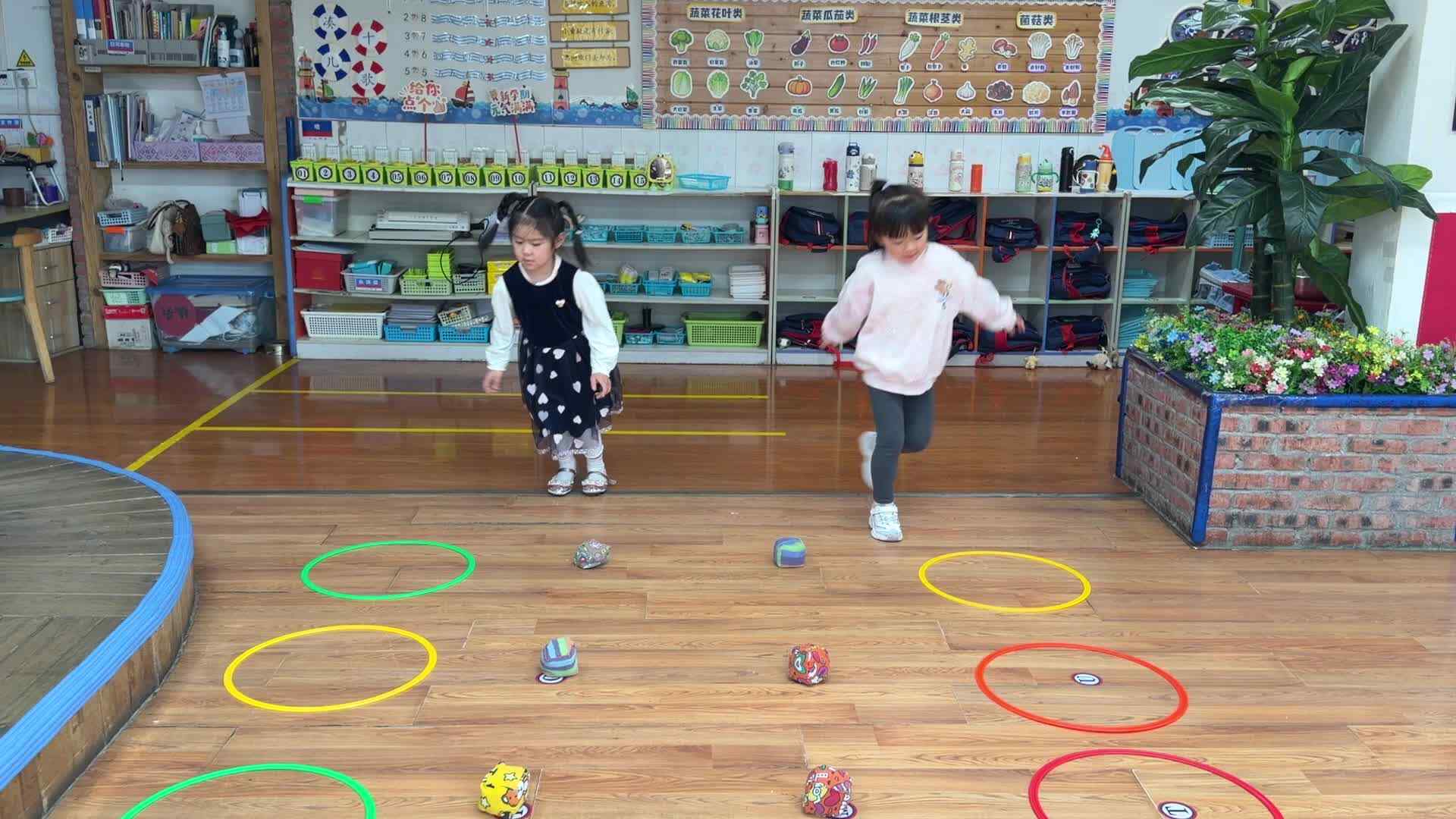 2026.4.13 实验大班 高芊源、马司雨——欢乐套圈圈