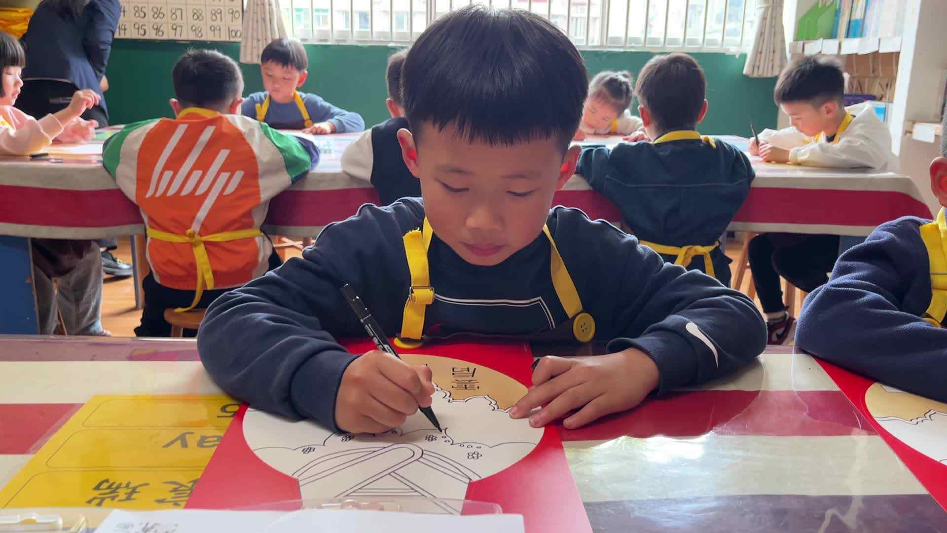 ⁣⁣⁣⁣⁣⁣⁣⁣⁣⁣2026.4.8实验1班 美工课-胡宸瑞