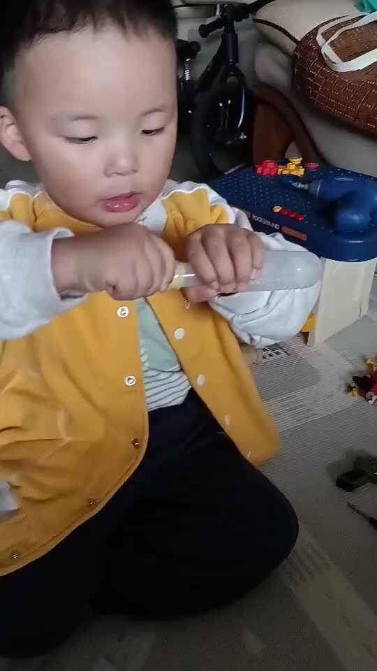 实验小班3号谢缙宇