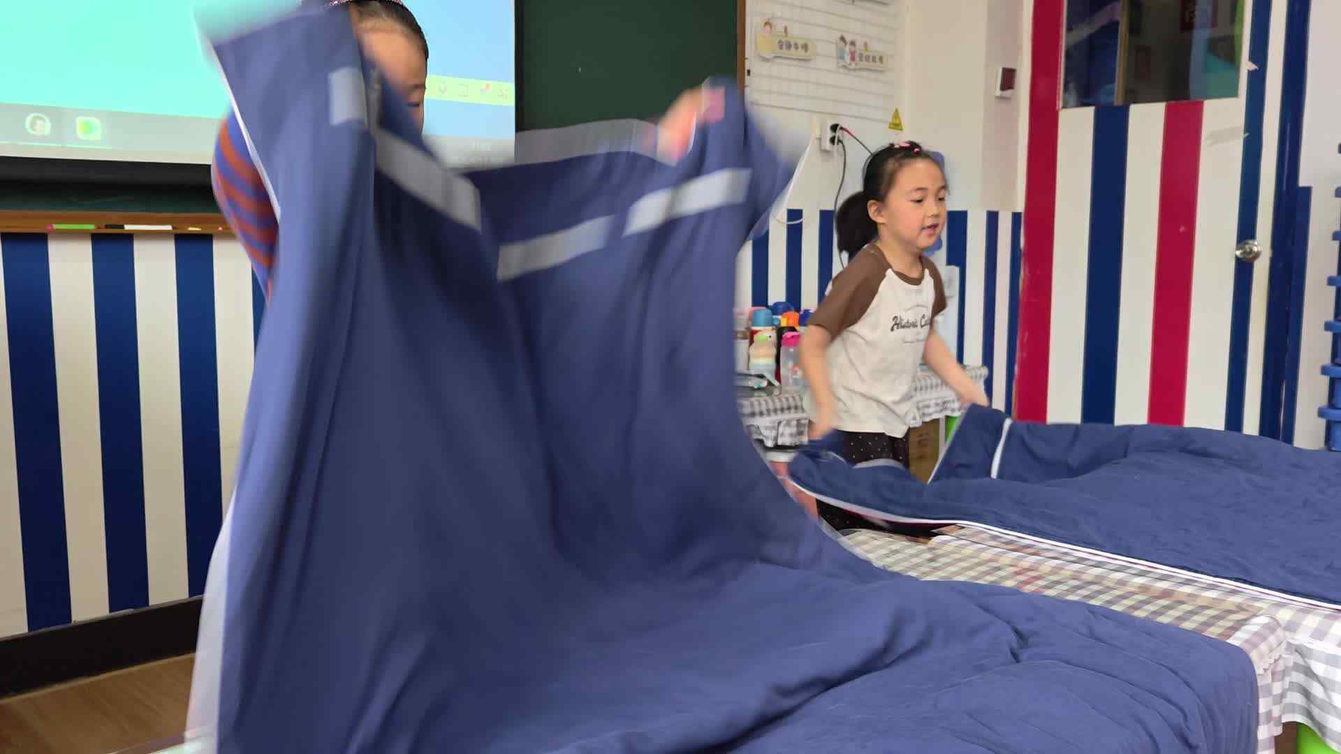 ⁣⁣⁣⁣⁣⁣⁣⁣⁣⁣2026.4.14学A班杨颜汐，彭可尔——生活训练折叠被子