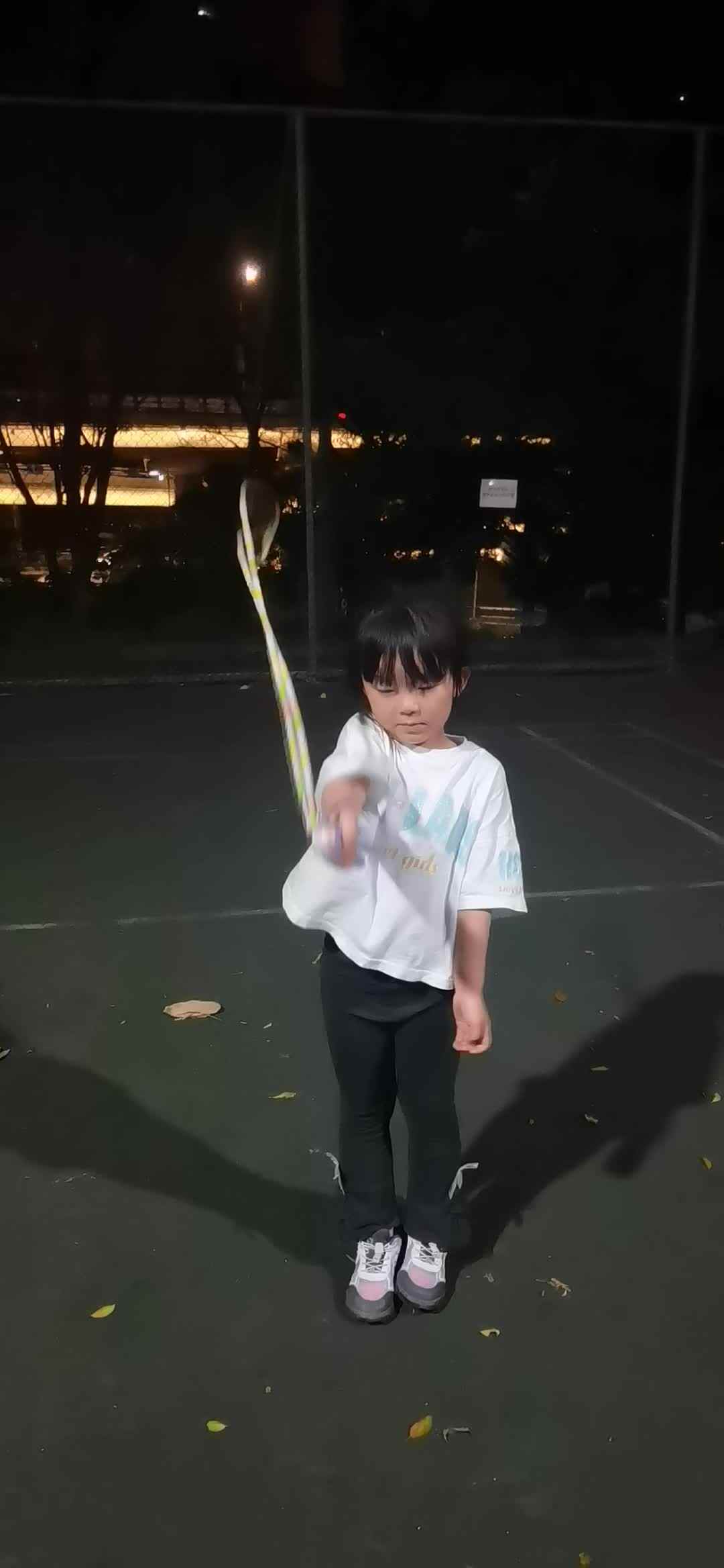 实验大班马司雨练习舞绳