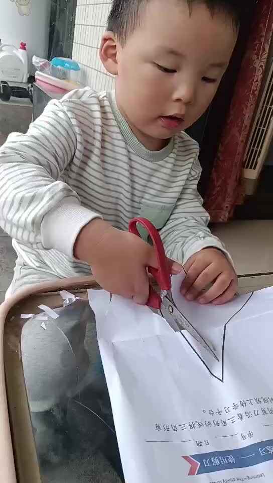 实验小班3号谢缙宇