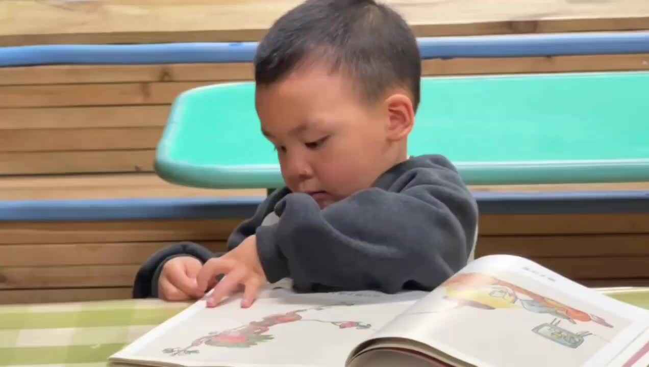 2026.4.2实验小班9号胡舒阳—阅读时光