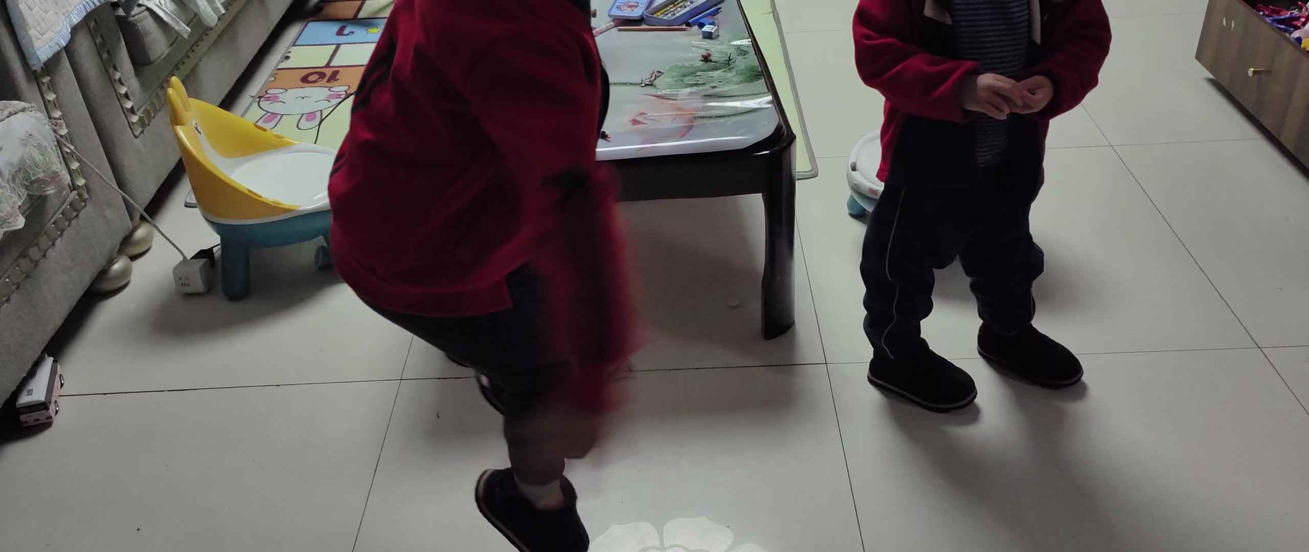 大A班2026.4.13李柯辰李柯佑深蹲跳.mp4