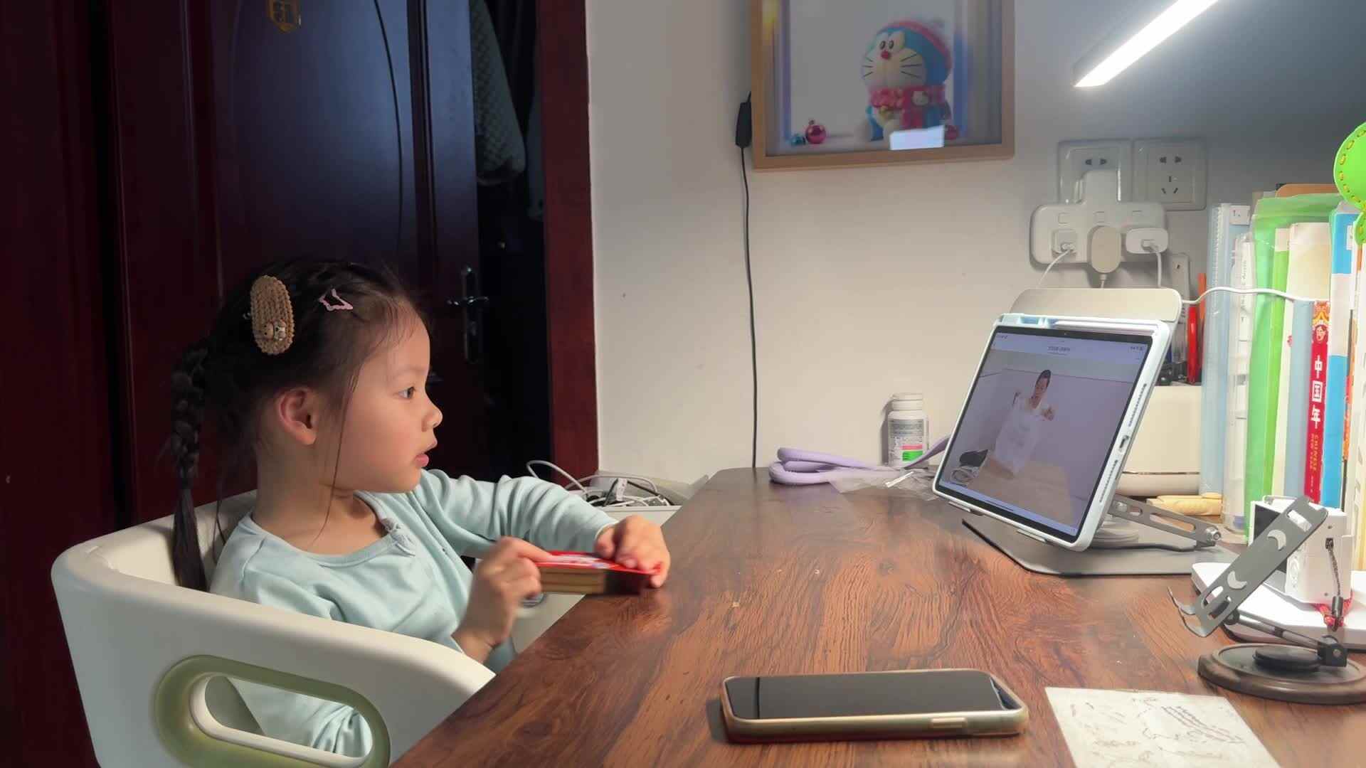 2026.4.8 中A班 七月 生活训练-系袋子