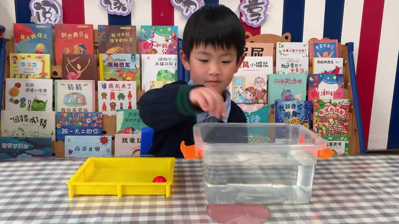 ⁣2026年4月13日  杨佳齐科学实验《沉与浮》学校教育教学活动