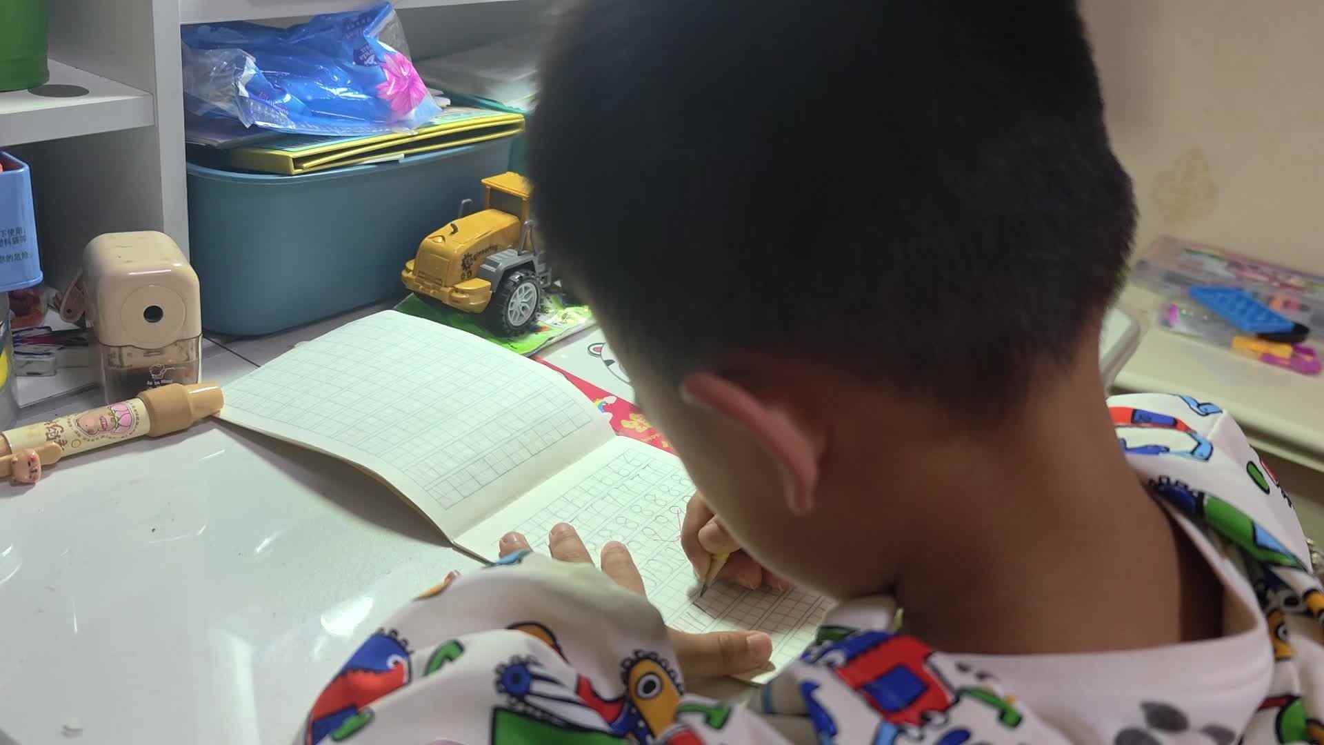 2026.4.8大A班陈禹呈——书写数字11-12