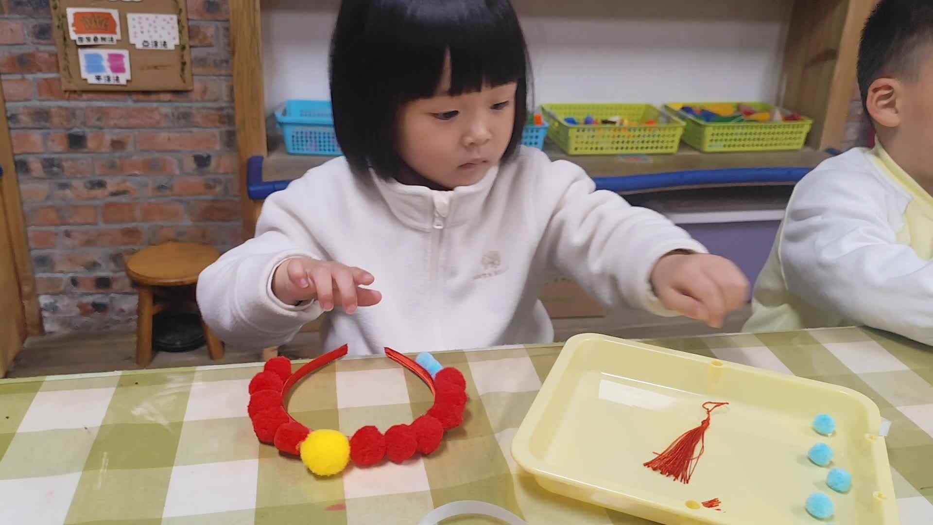 2026.4.29实验小班6号钟美岑—美工戏曲发箍