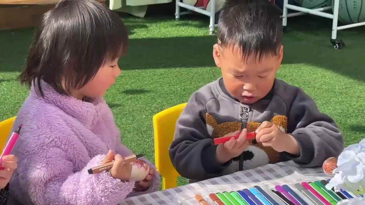 2026.4.1实验小班7号程翊童—蛋壳绘画