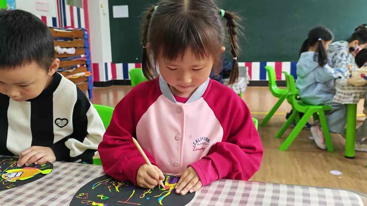 2026.4.24 大B班 张芸溪 手工活动《鱼缸里的鱼》