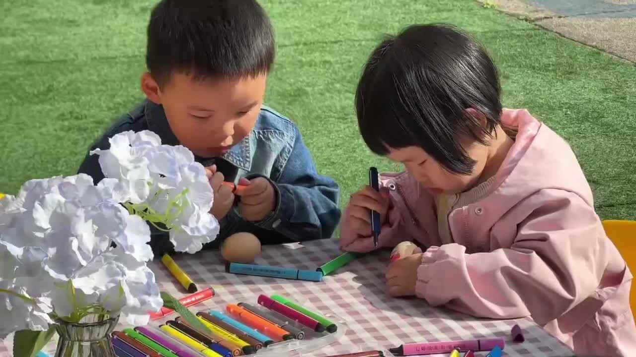 2026.4.1实验小班5号景念安—蛋壳绘画