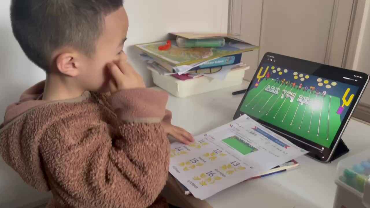 观看并跟唱英文儿歌《Fun Number Chant）