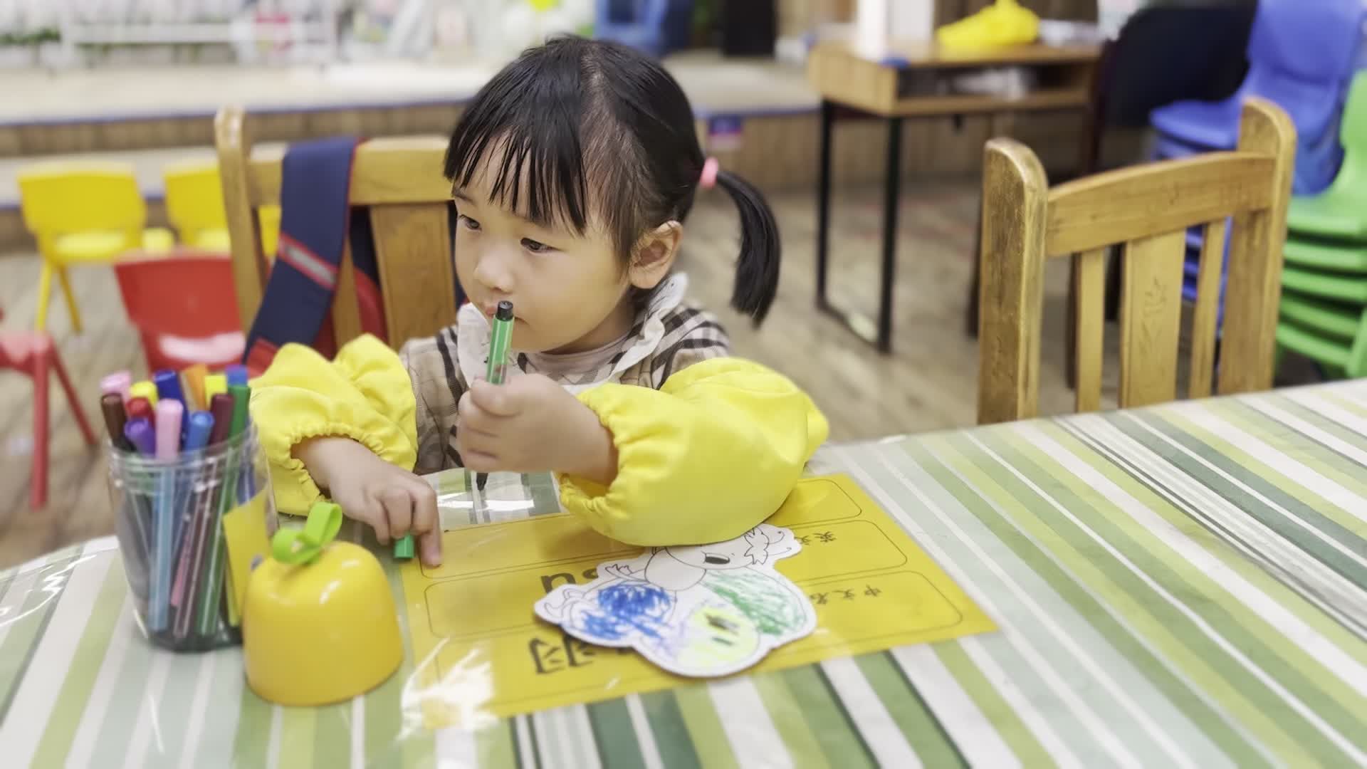 2026.4.17  周卿羽  美工《五彩的泡泡世界》.mp4