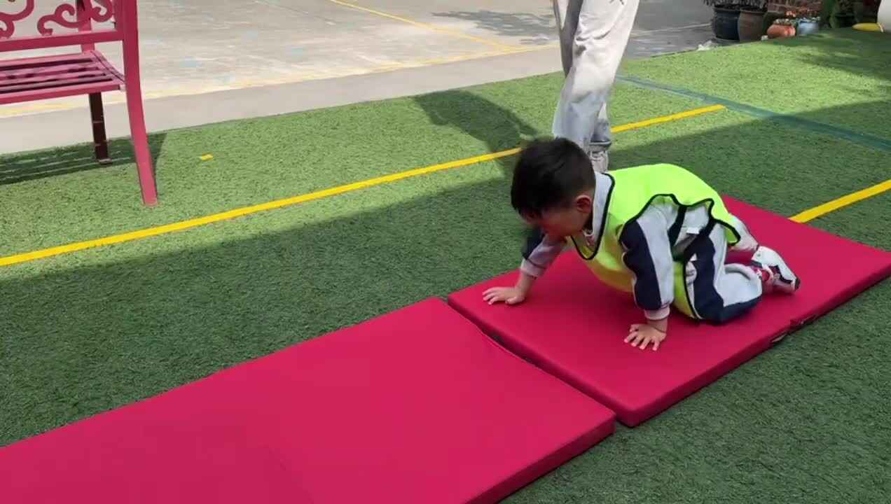 2026.4.10实验小班7号程翊童体能活动