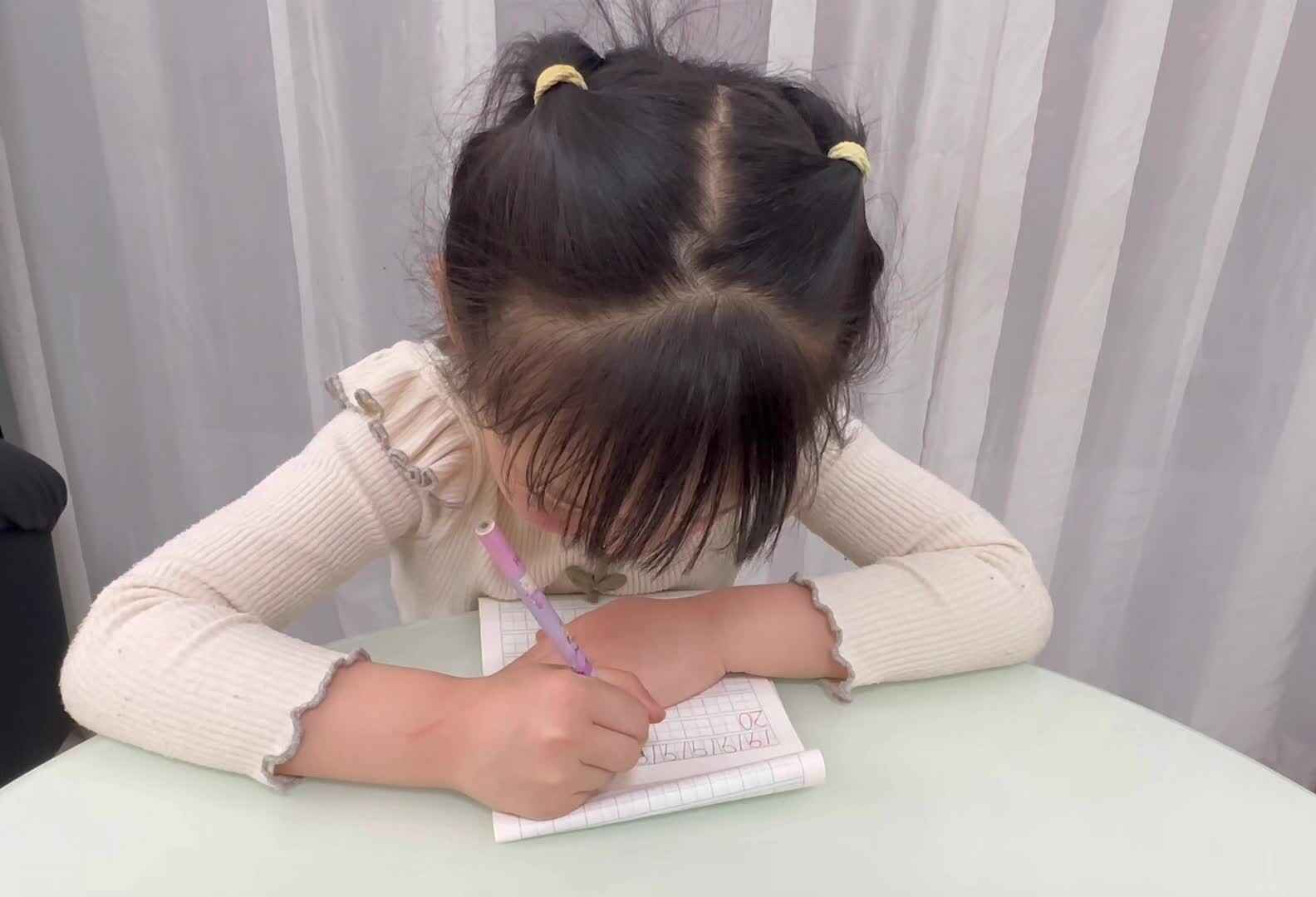 2026年4月17日大A班夏爱林～书写数字“19.20”