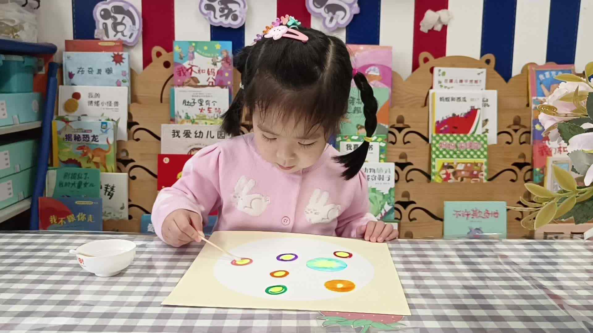 2026.4.20.  李佳彤，⁣主题：《春日花朵》（学校教育教学活动）