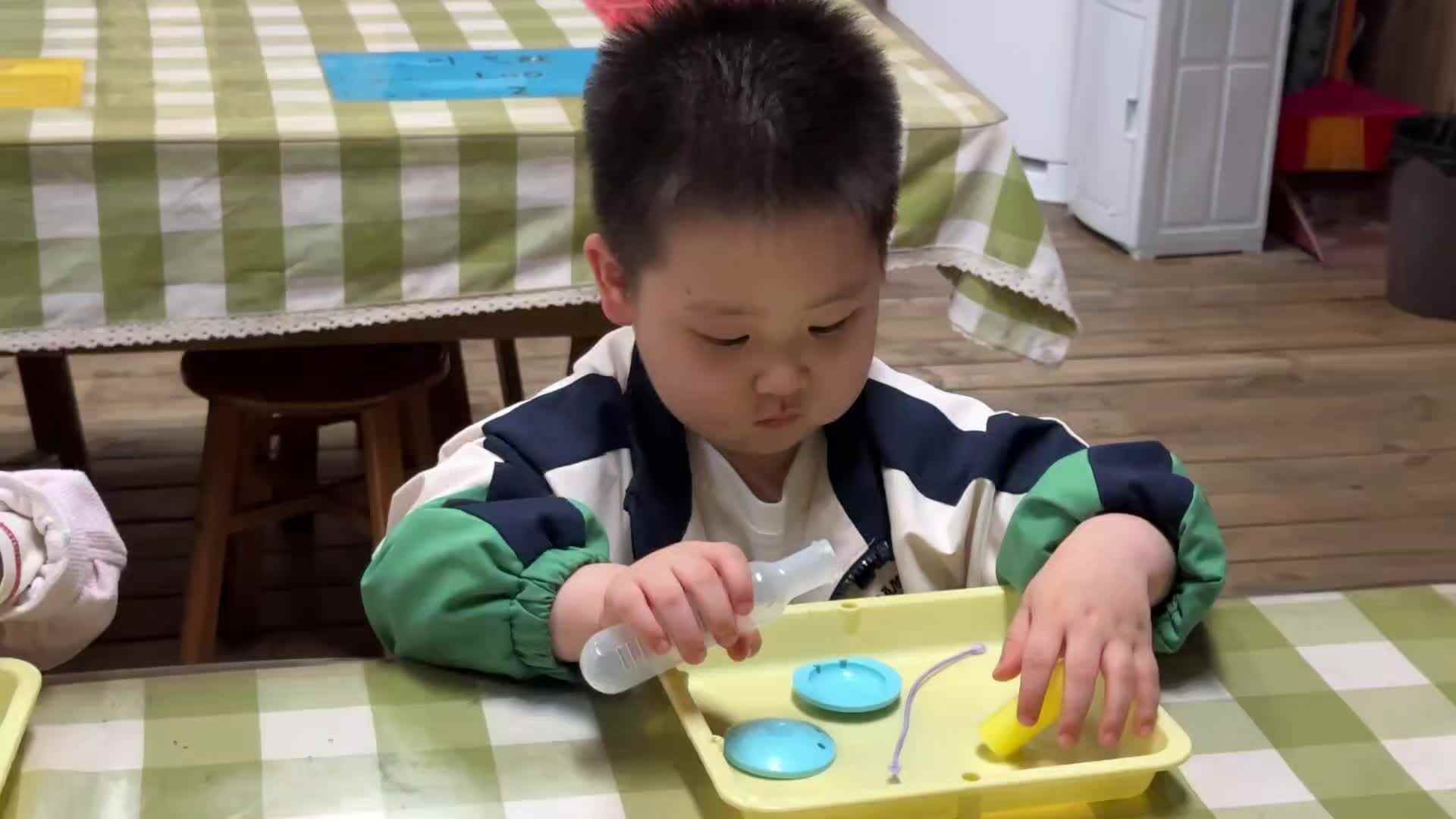 2026.4.21实验小班8号杨卓浩—科学·不一样的声音