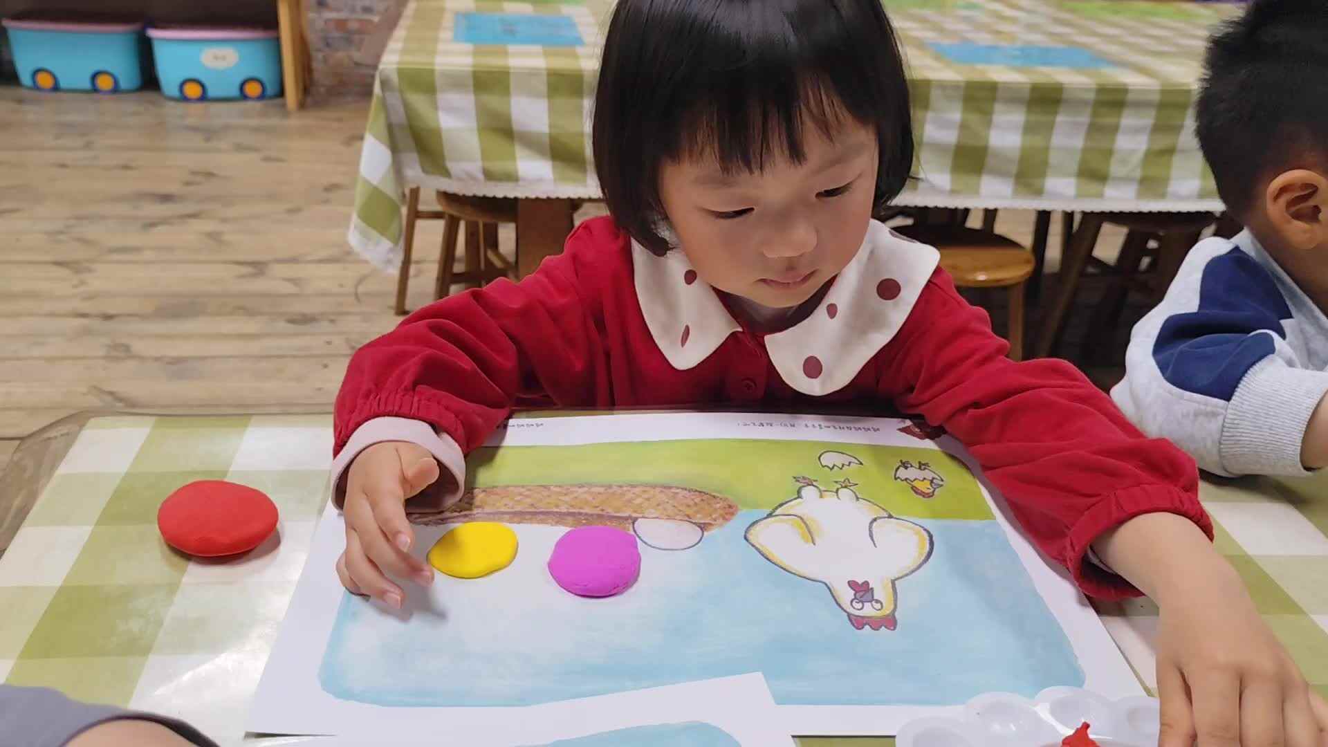 2026.4.23实验小班10号刘晨溪—美工活动