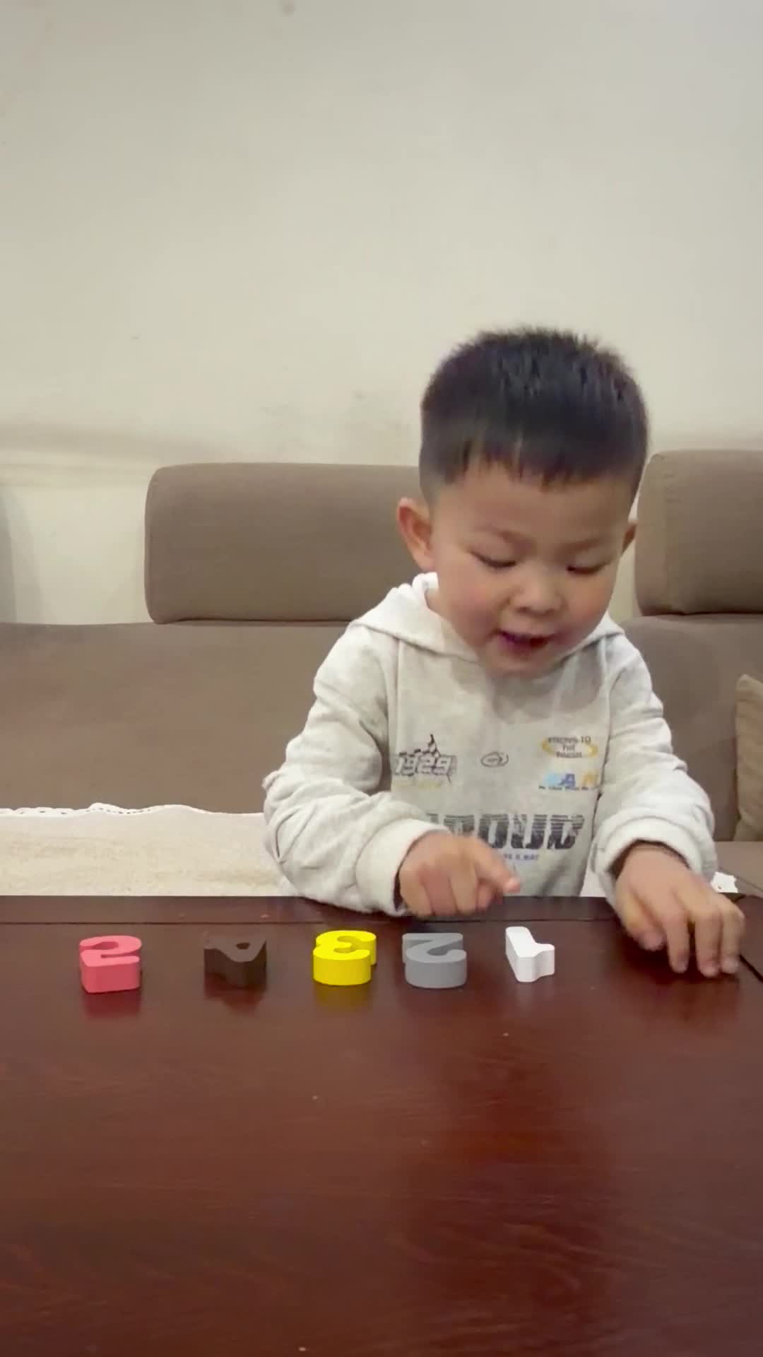 2026年4月21日  黄钇然  复习数字《1-5》家庭闯关练习