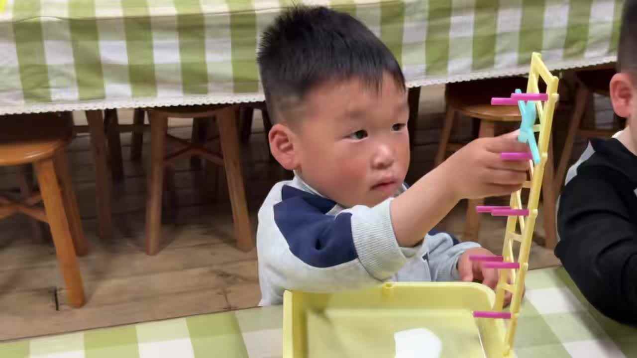 2026.4.9实验小班7号程翊童—移动的小人