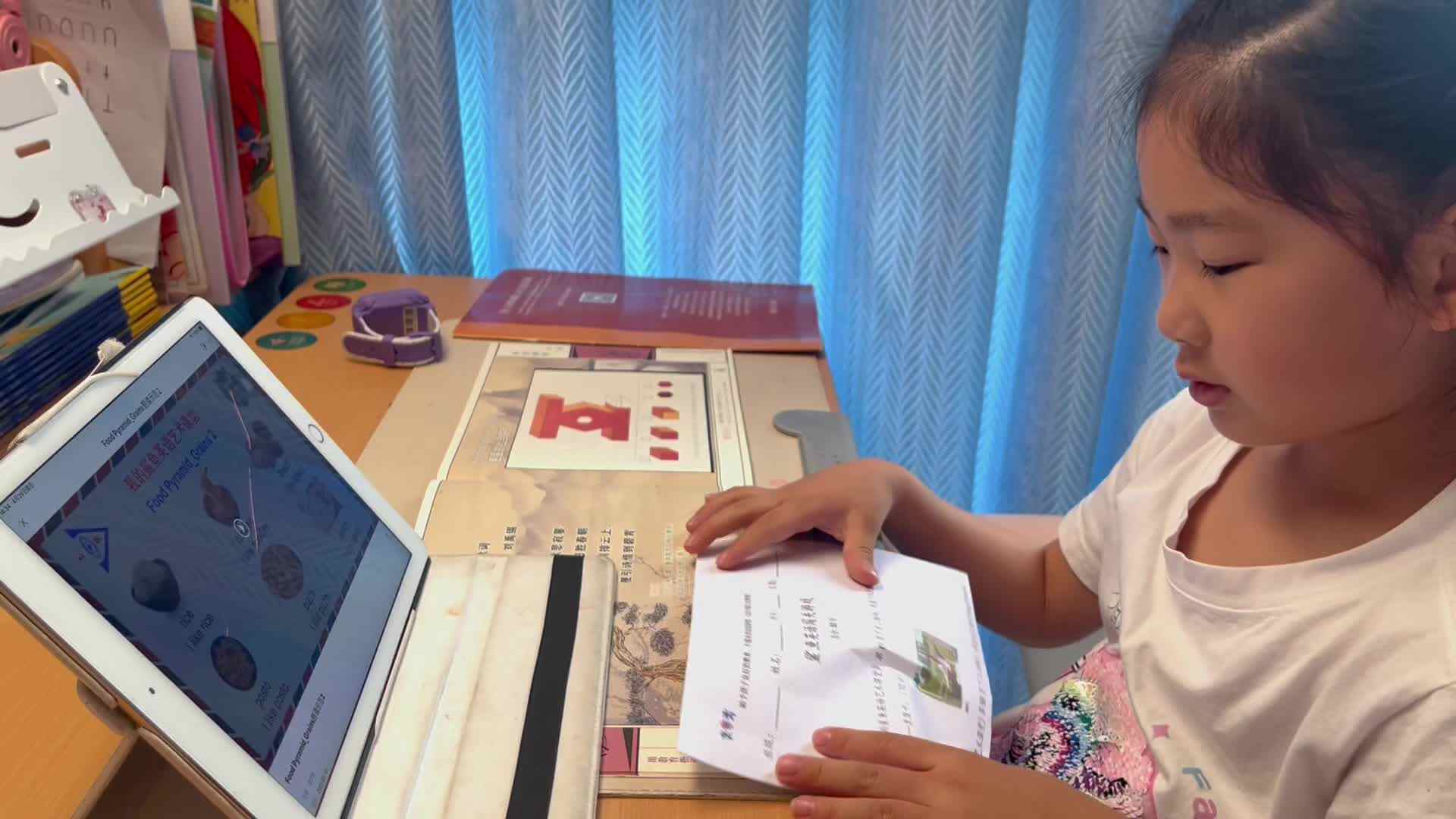 学b班宁汐言跟读英语单词和句子