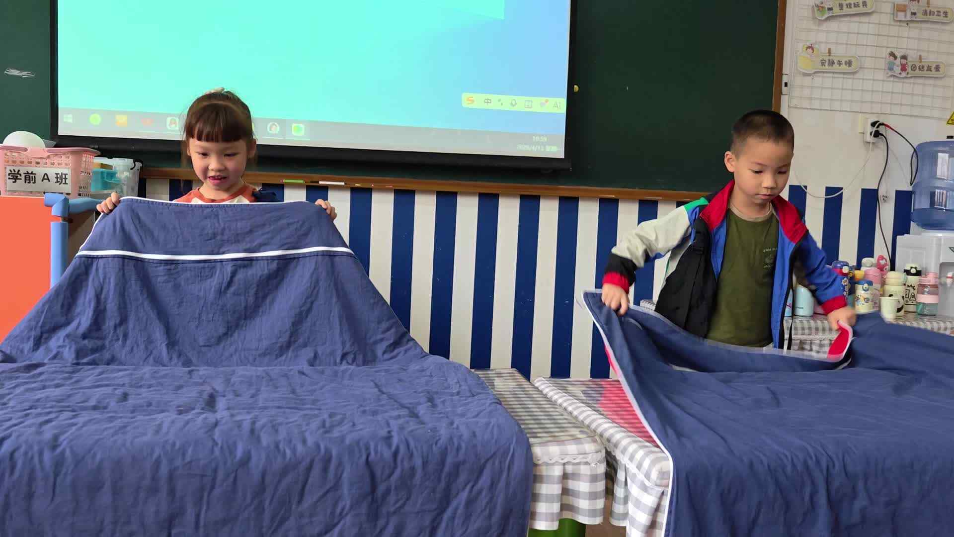 ⁣⁣⁣⁣⁣⁣⁣⁣⁣⁣⁣⁣⁣⁣⁣⁣⁣⁣⁣⁣⁣⁣⁣⁣⁣⁣2026.4.14学A班王奕童，王奕喆——生活训练折叠被子
