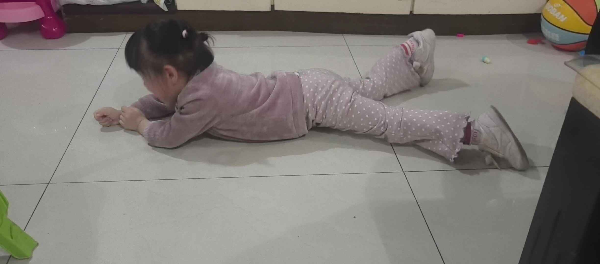 20160420傅屹彤体能活动匍匐爬家庭闯关练习.mp4