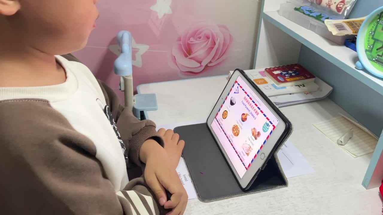 4.29 学b 田熙辰（跟读英语） trim.9A08A501-F322-40DD-98AA-6232C9BB86B8.MOV