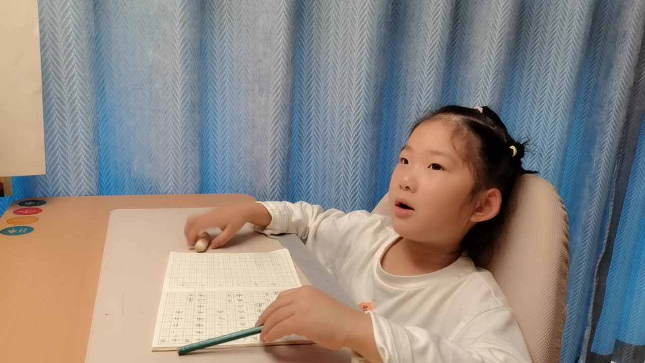 VID_20260408_181619.mp4学前B班宁汐言完成汉字书写。
