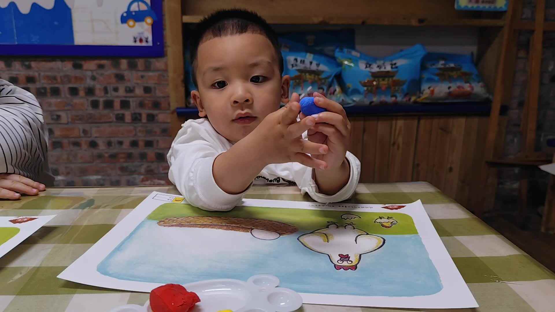 2026.4.23实验小班9号胡舒阳—美工活动