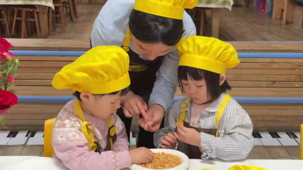 2026.4.15实验小班5号景念安—食育课《爆米花》