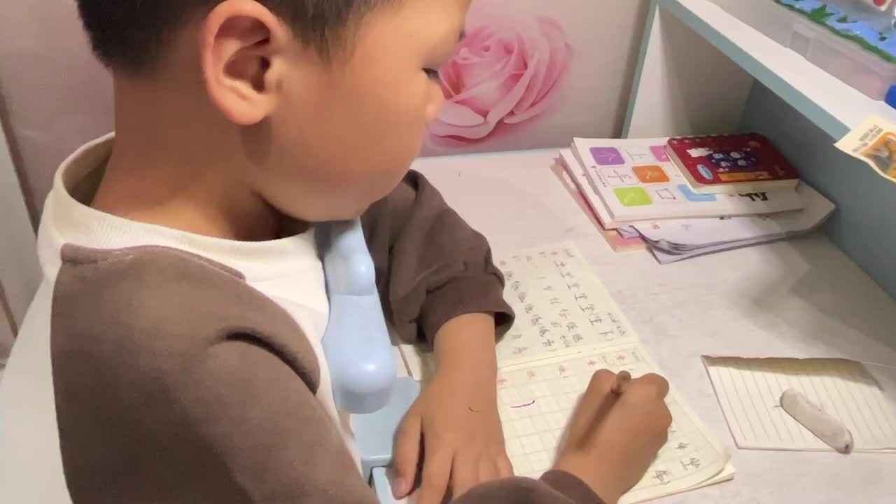 ⁣4.29 学b 田熙辰（书写汉字） trim.6BC75791-420B-48DA-948A-F64B59DFE86D.MOV