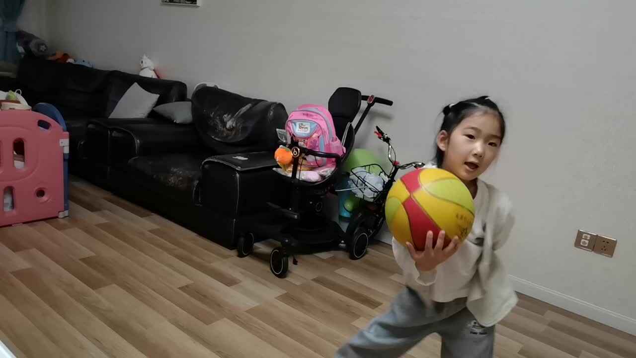 VID_20260408_184844.mp4学前B班宁汐言体能训练，篮球操练习。