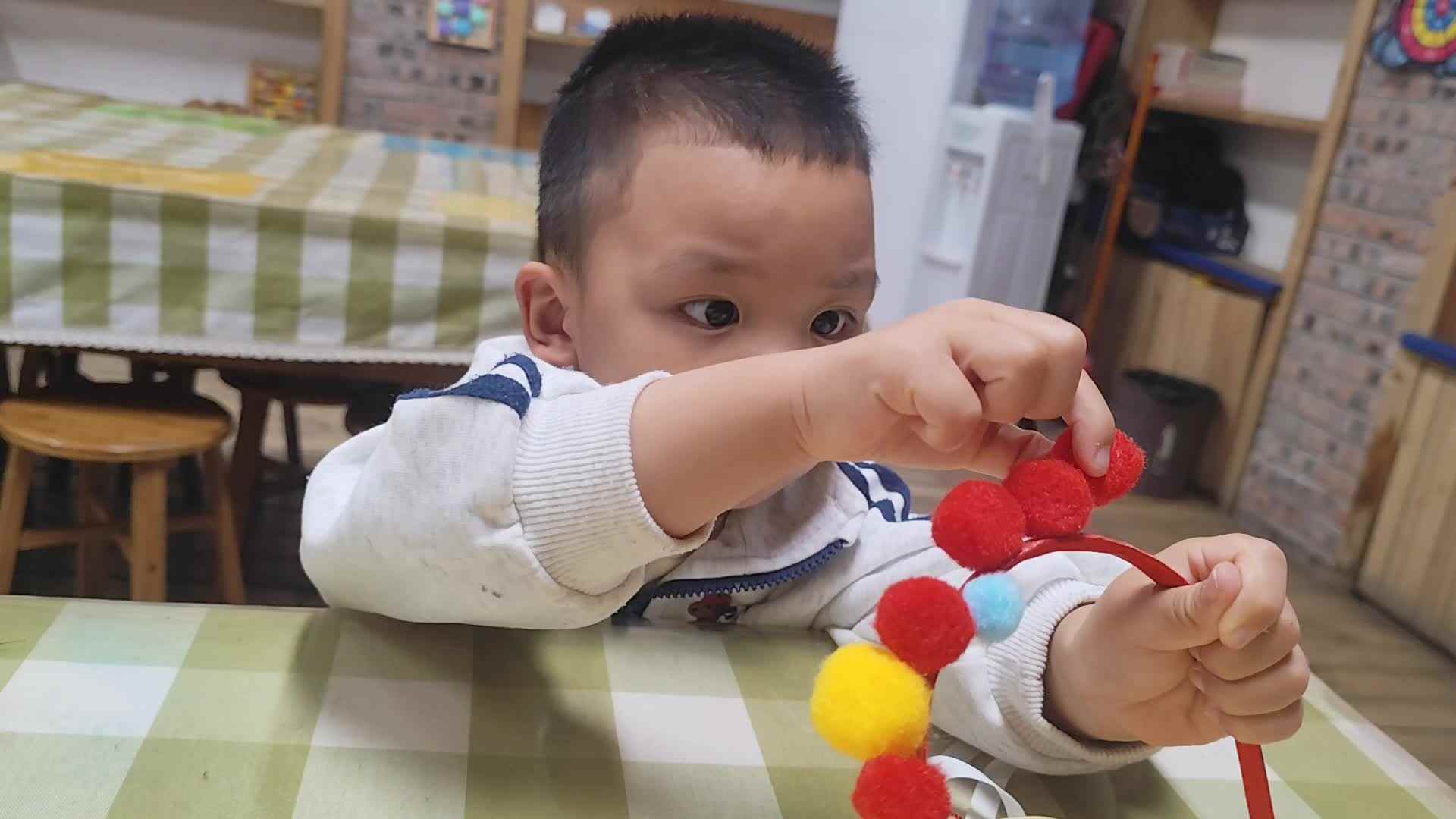 2026.4.29实验小班9号胡舒阳—美工戏曲发箍